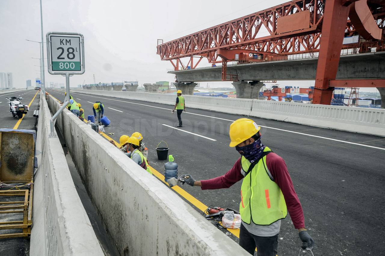 Jalan Tol Layang Jakarta-Cikampek...
