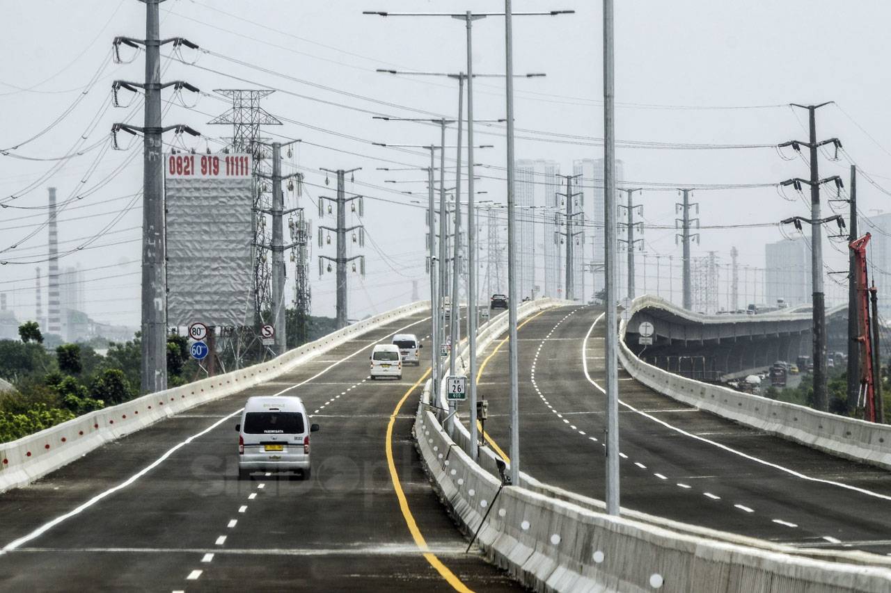 Jalan Tol Layang Jakarta-Cikampek...