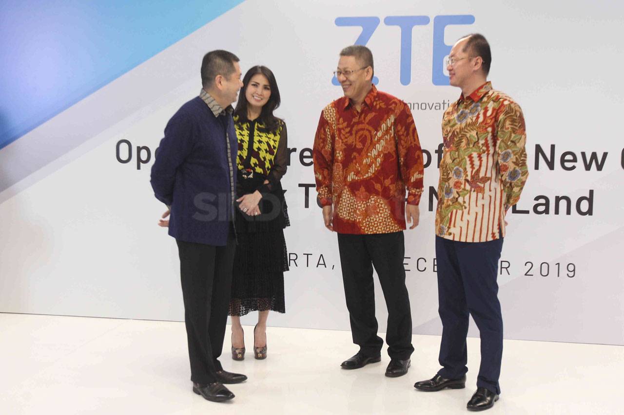ZTE Resmikan Kantor...