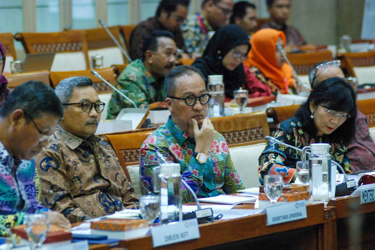 Menperin Agus Gumiwang...