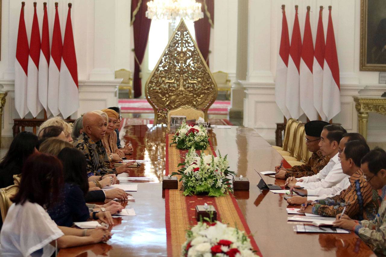Presiden Jokowi Terima...