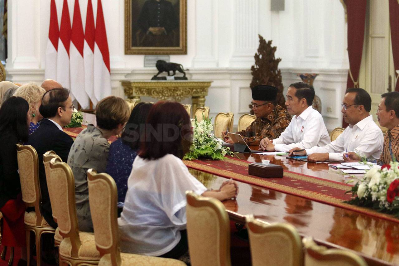 Presiden Jokowi Terima...
