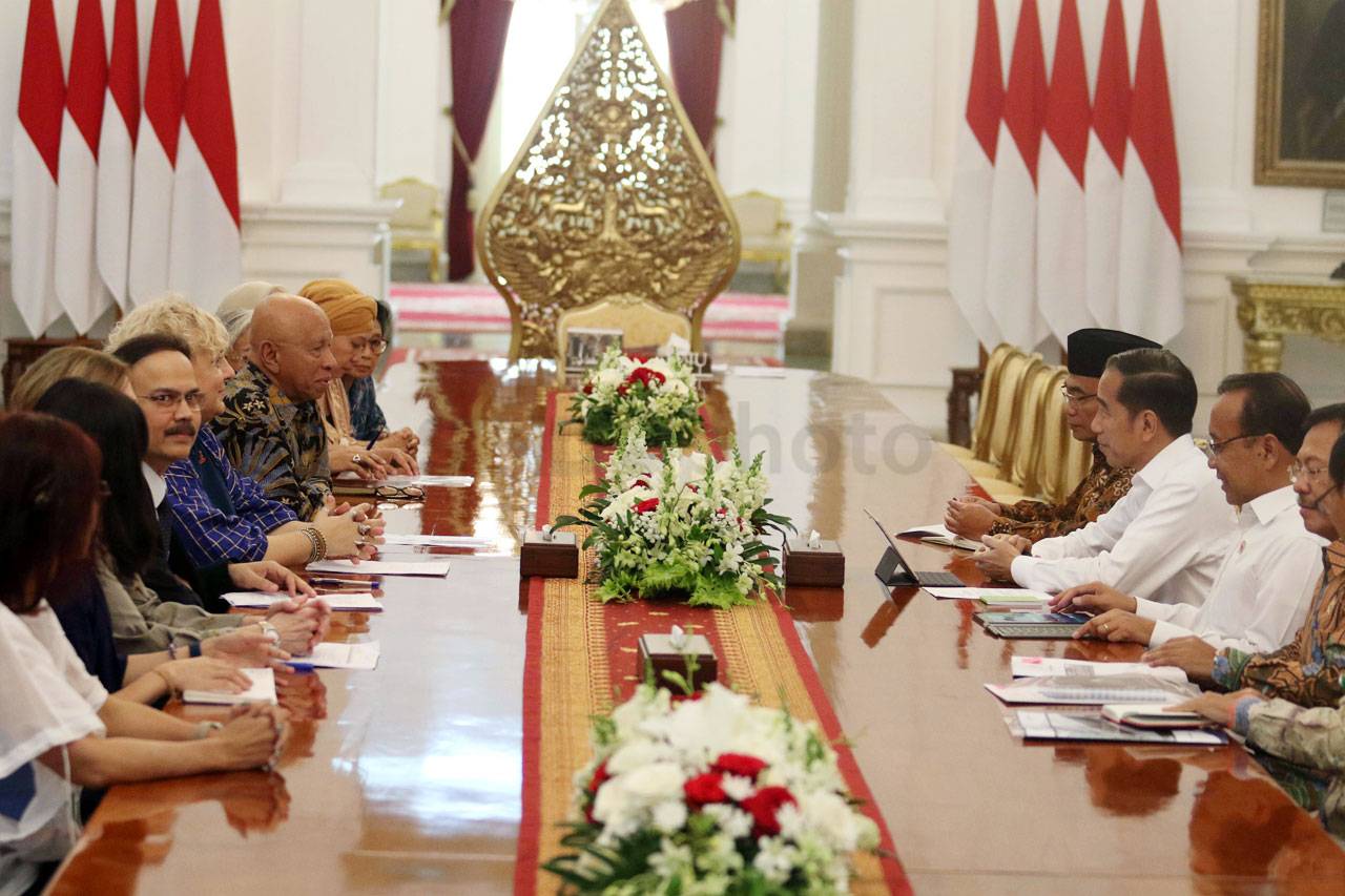 Presiden Jokowi Terima...