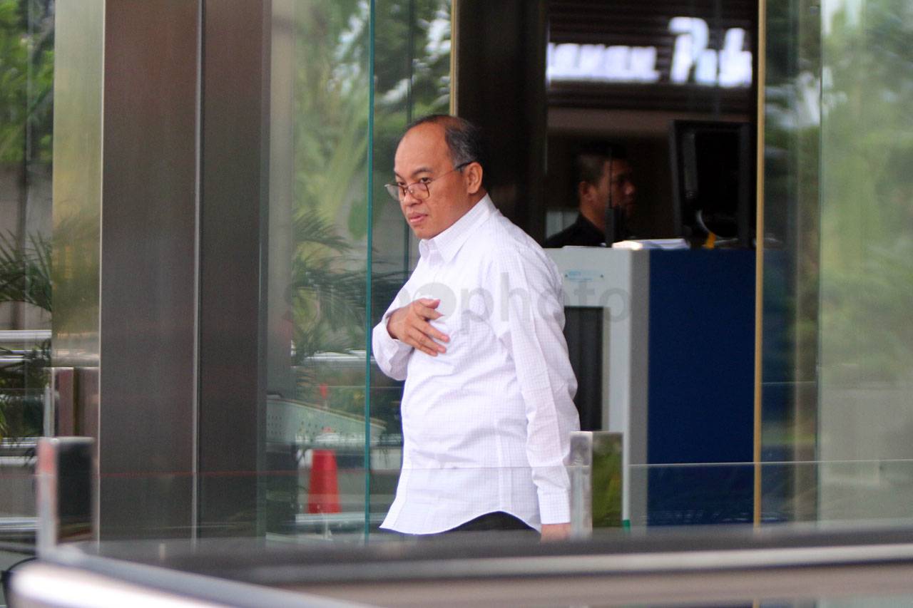 KPK Periksa Mantan Direktur...
