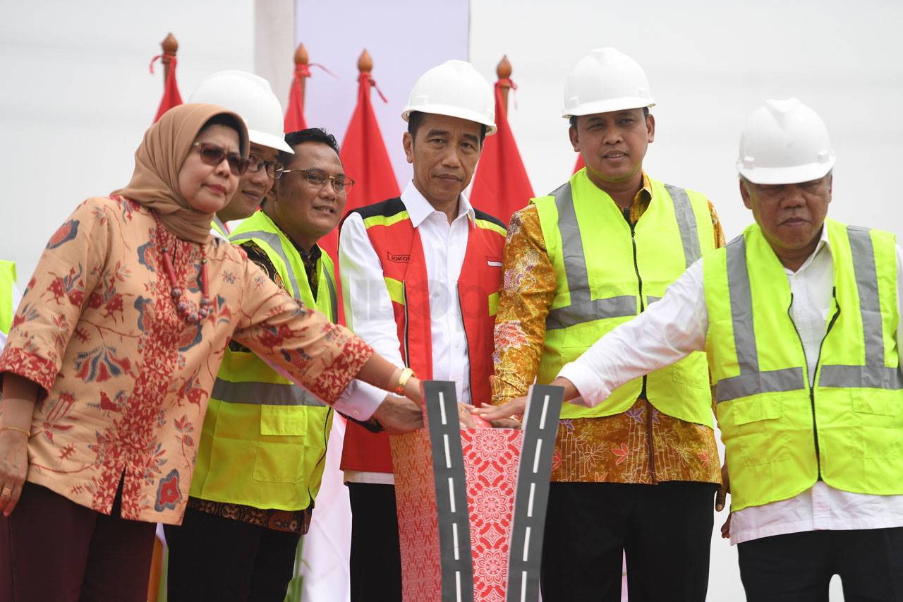 Presiden Jokowi Resmikan...