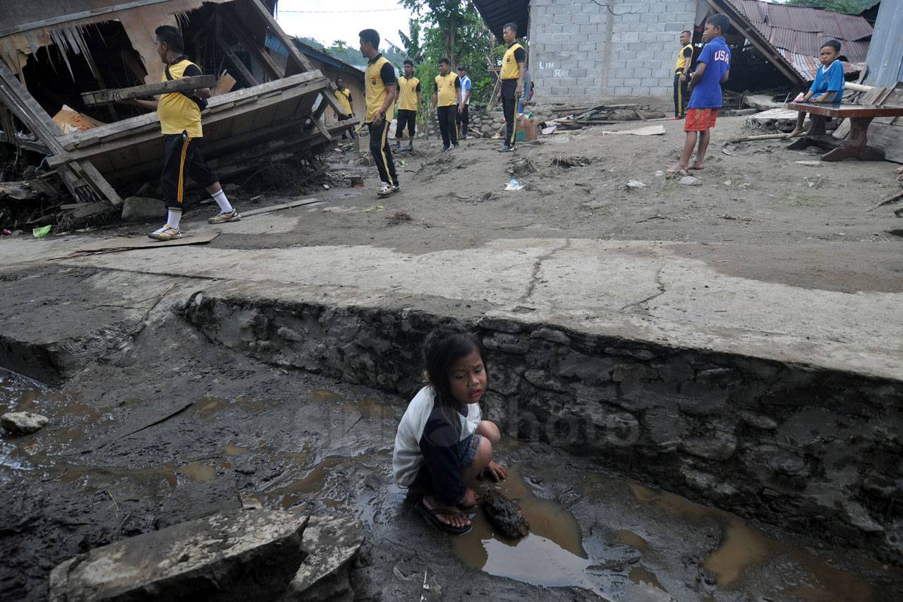 Banjir Bandang Terjang...