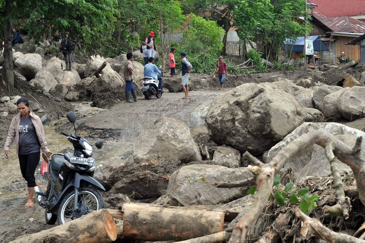 Banjir Bandang Terjang...