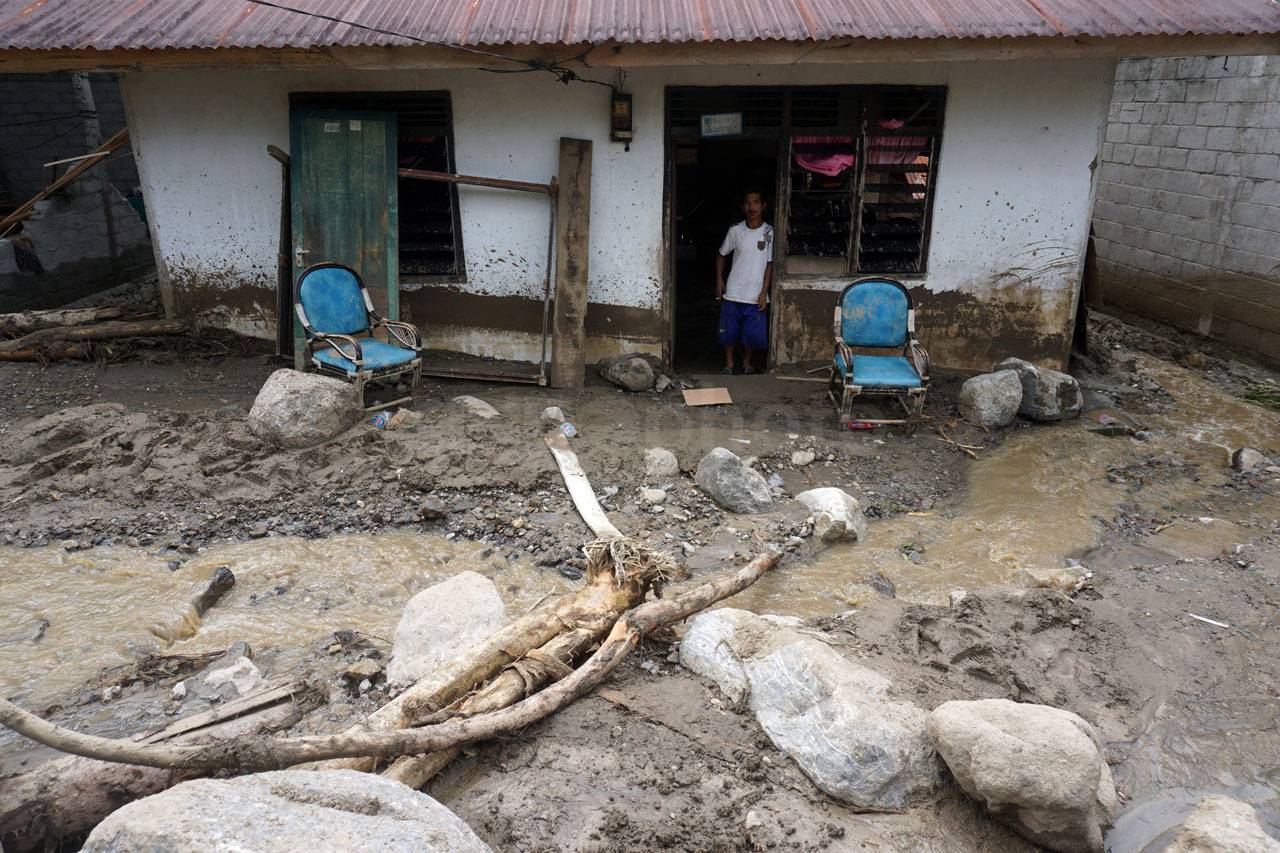 Banjir Bandang Terjang...