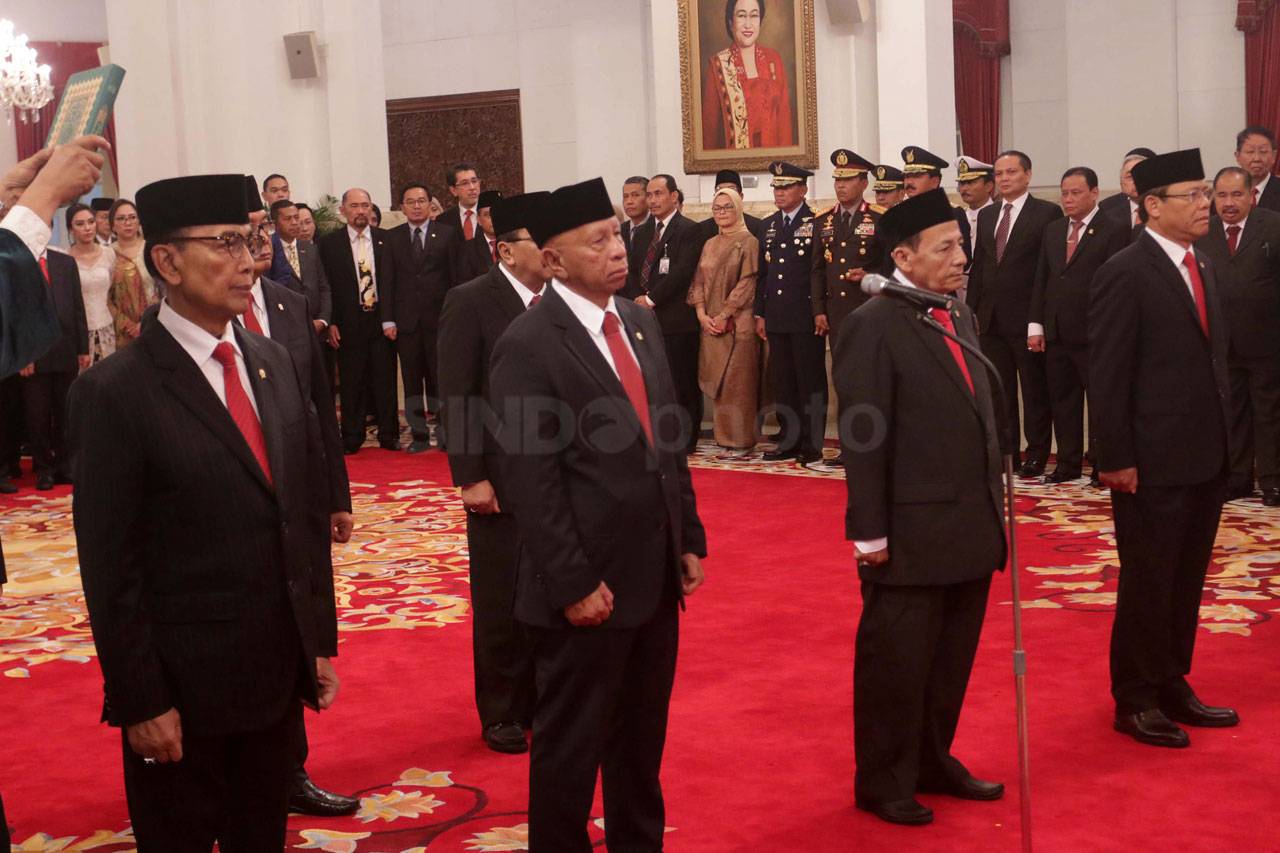 Presiden Jokowi Lantik...
