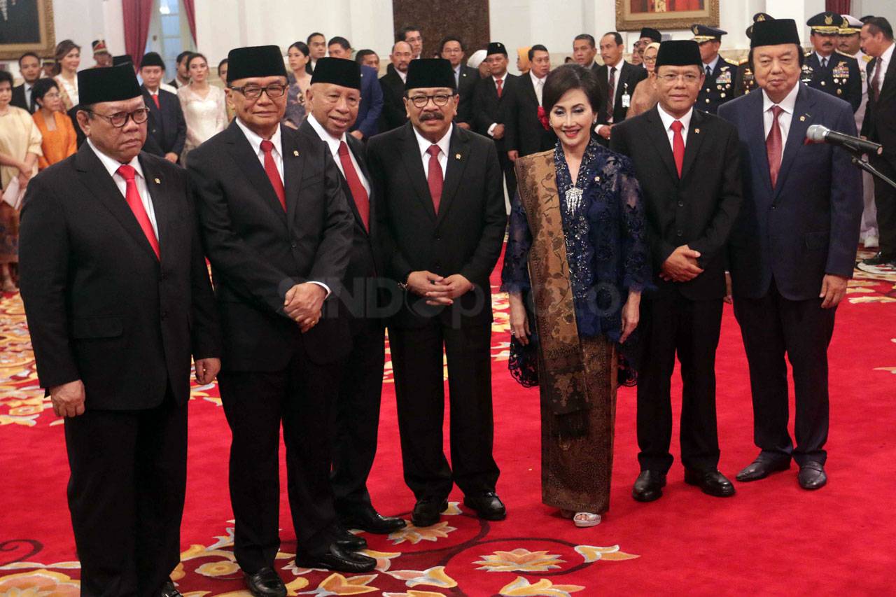 Presiden Jokowi Lantik...