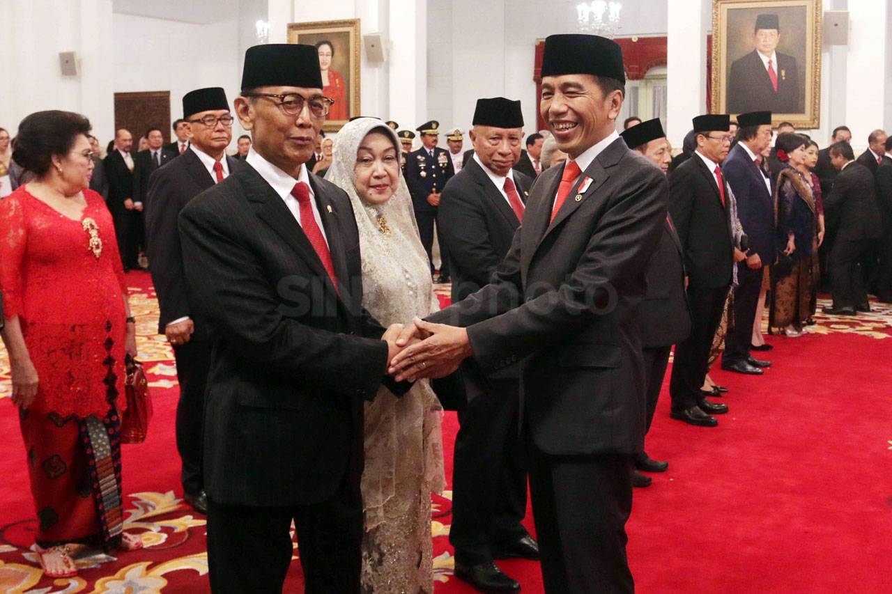 Presiden Jokowi Lantik...