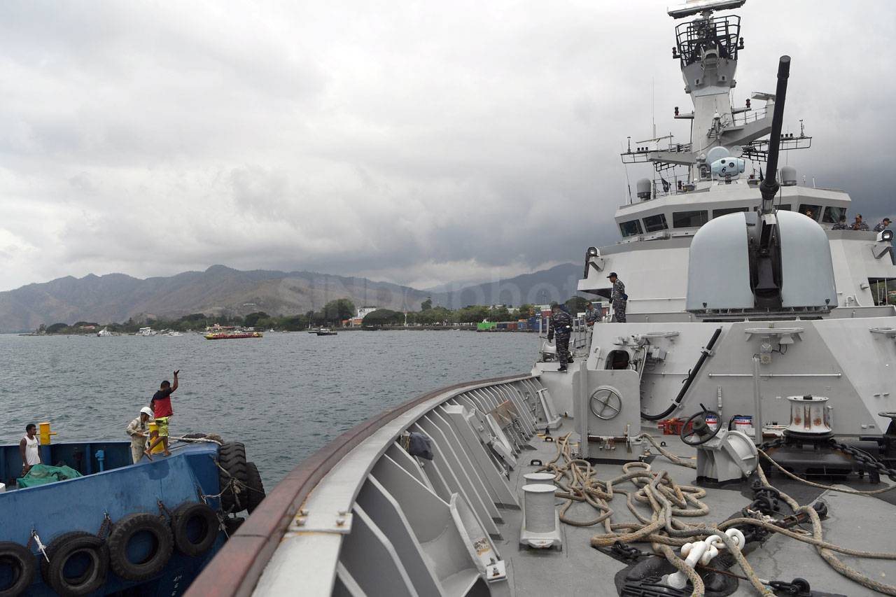 KRI Usman Harun Tinggalkan...