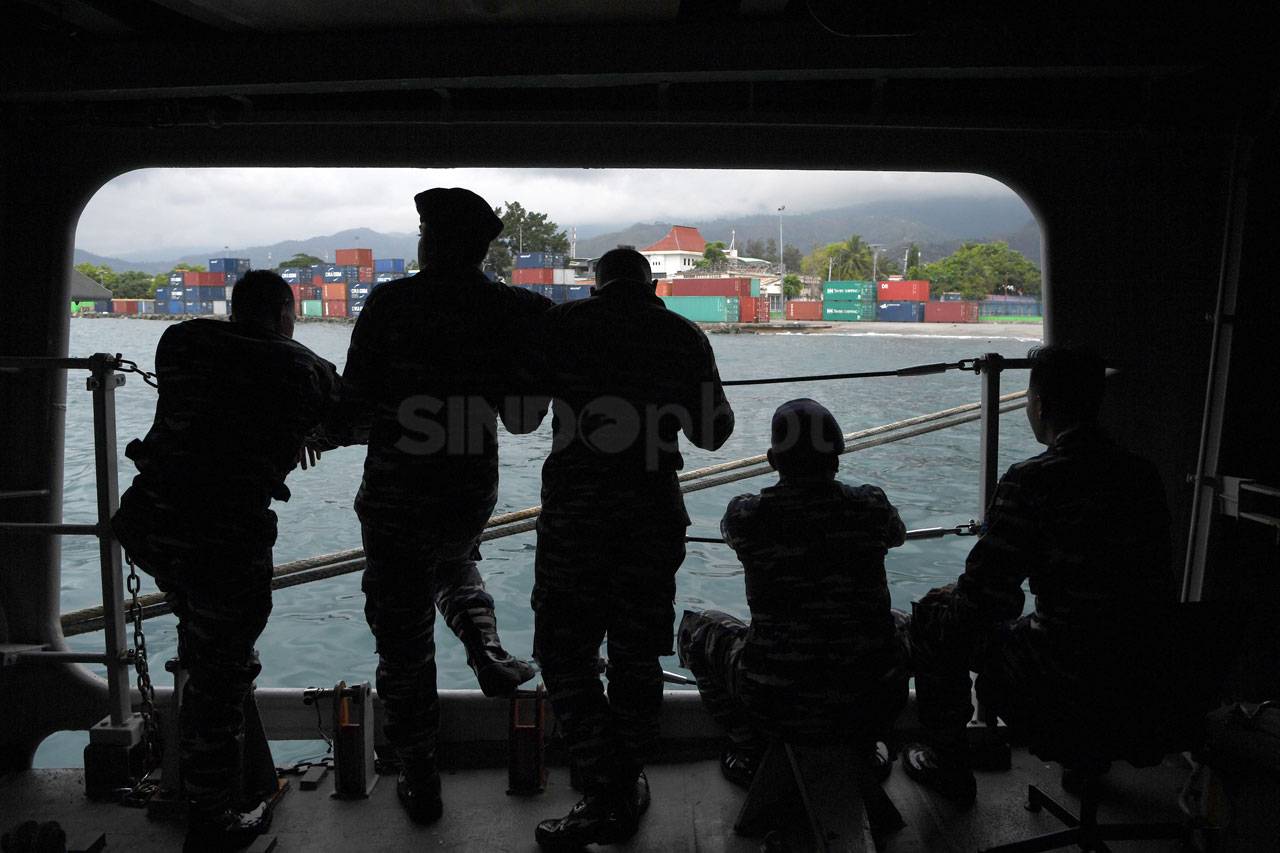 KRI Usman Harun Tinggalkan...