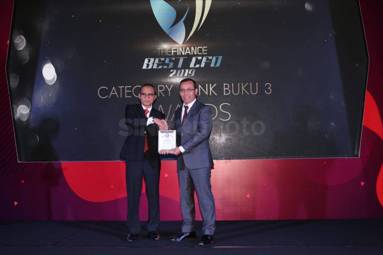 Bank DKI Raih Penghargaan...