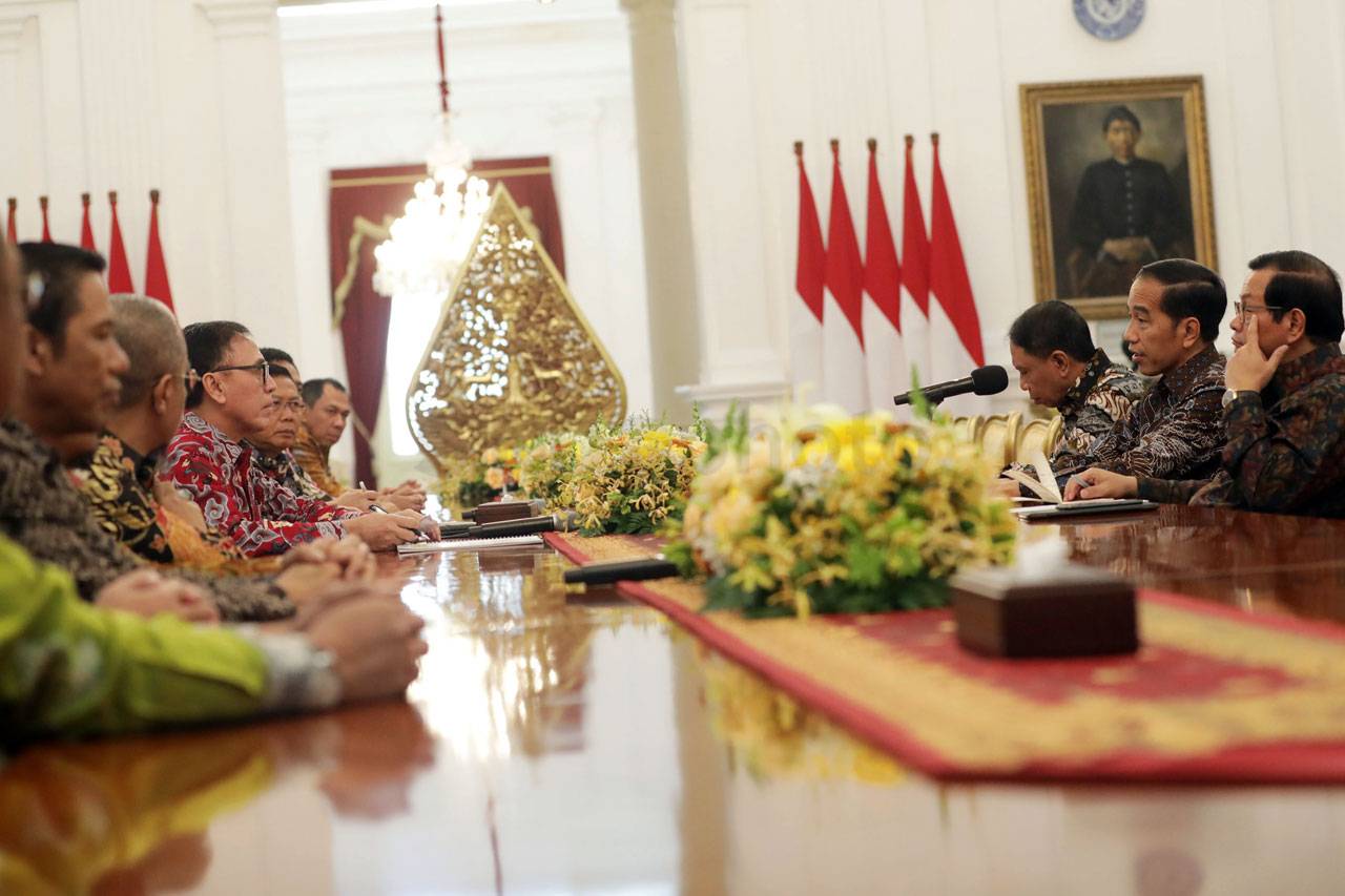 Presiden Jokowi Terima...