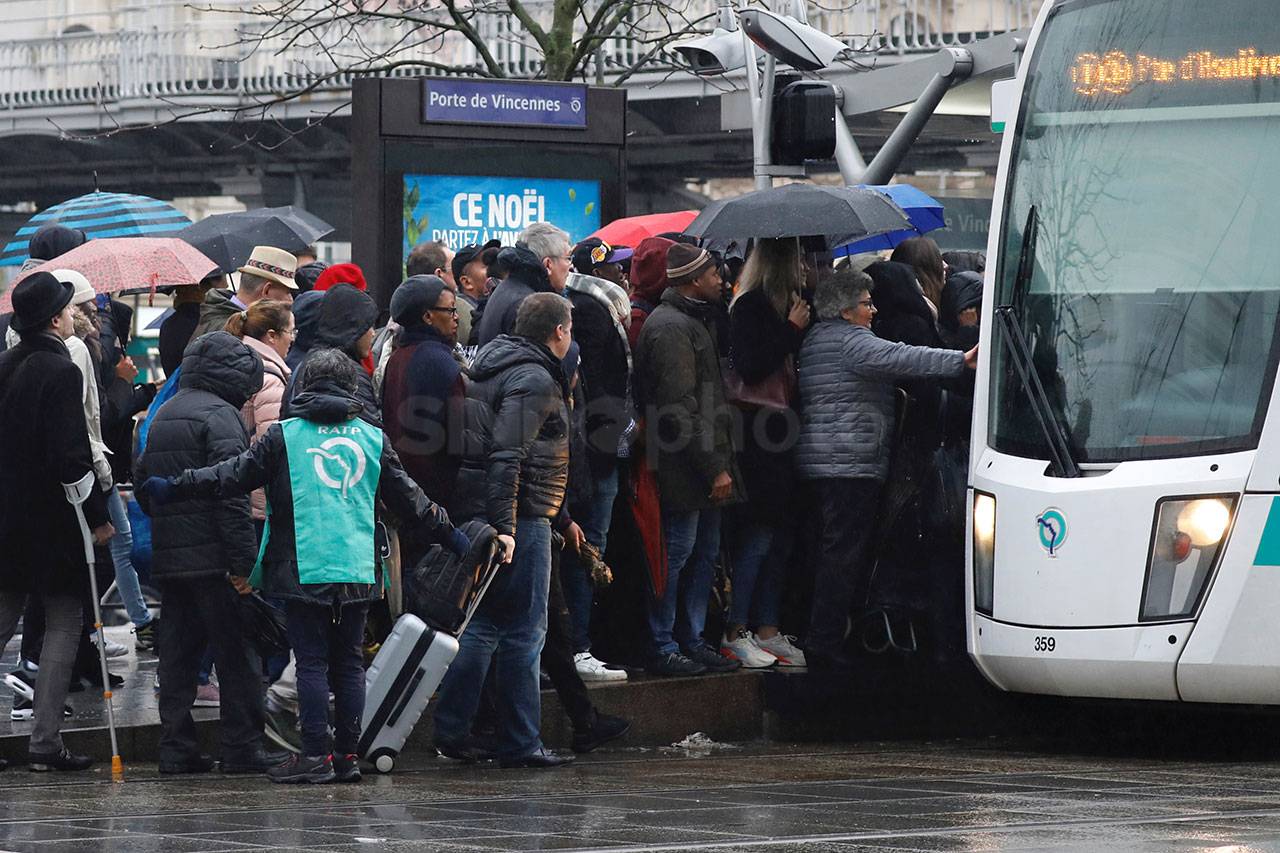 Akibat Pekerja Transportasi...