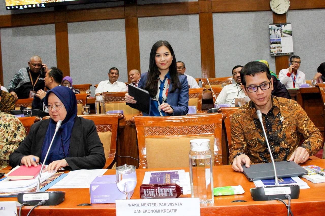 Menparekraf Raker dengan...