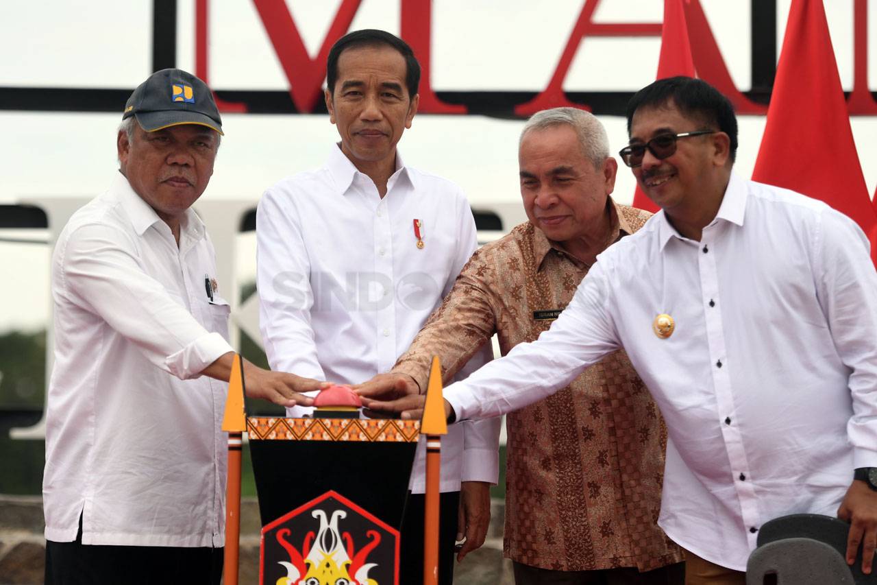 Presiden Jokowi Resmikan...