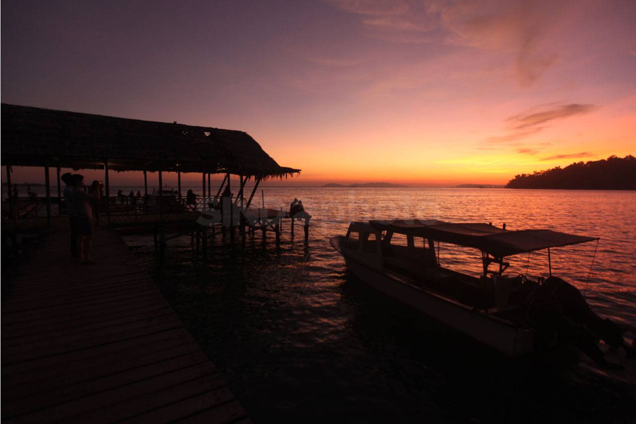 Terbius Senja di Pantai...