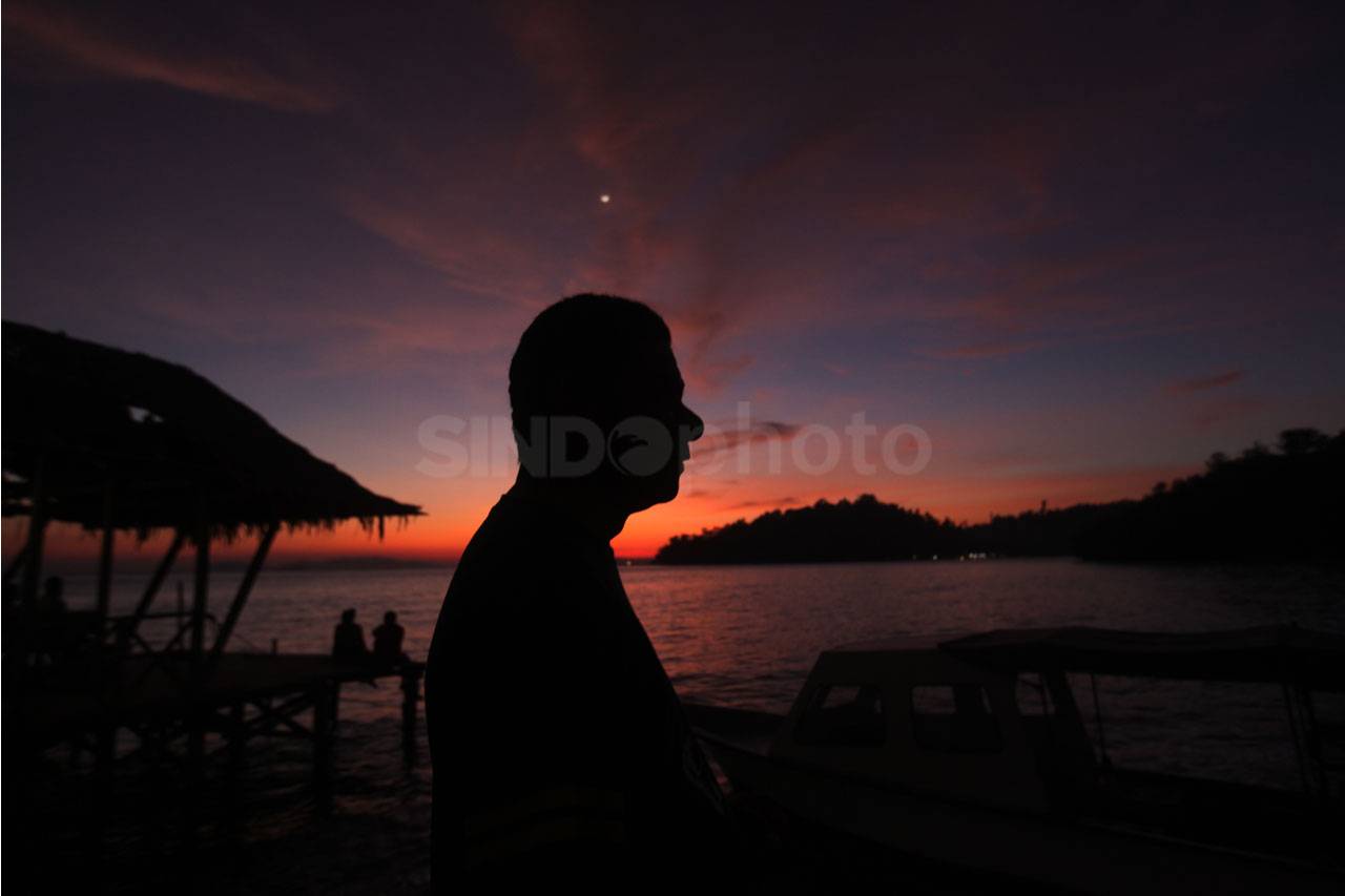 Terbius Senja di Pantai...