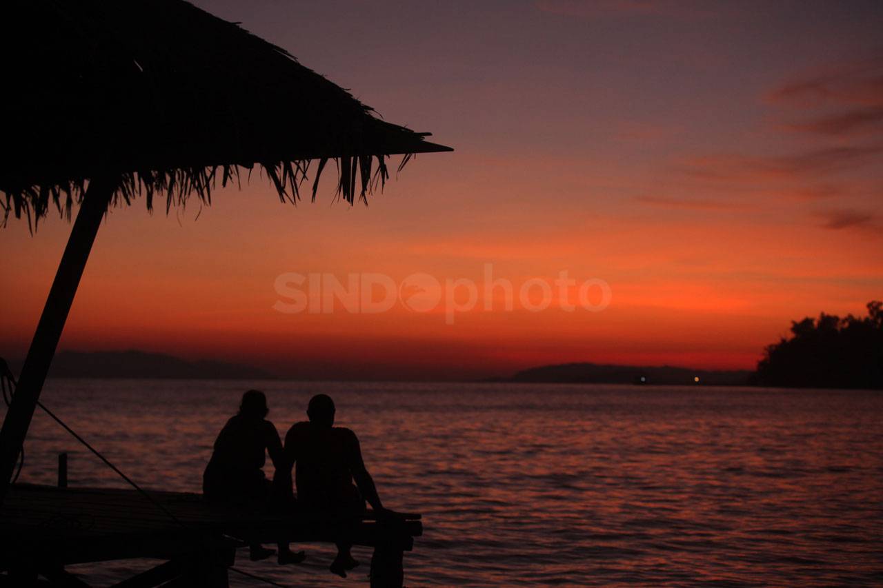 Terbius Senja di Pantai...