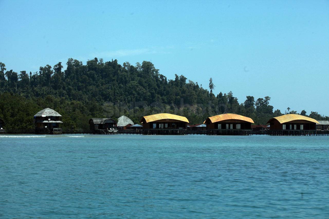 Terbius Senja di Pantai...