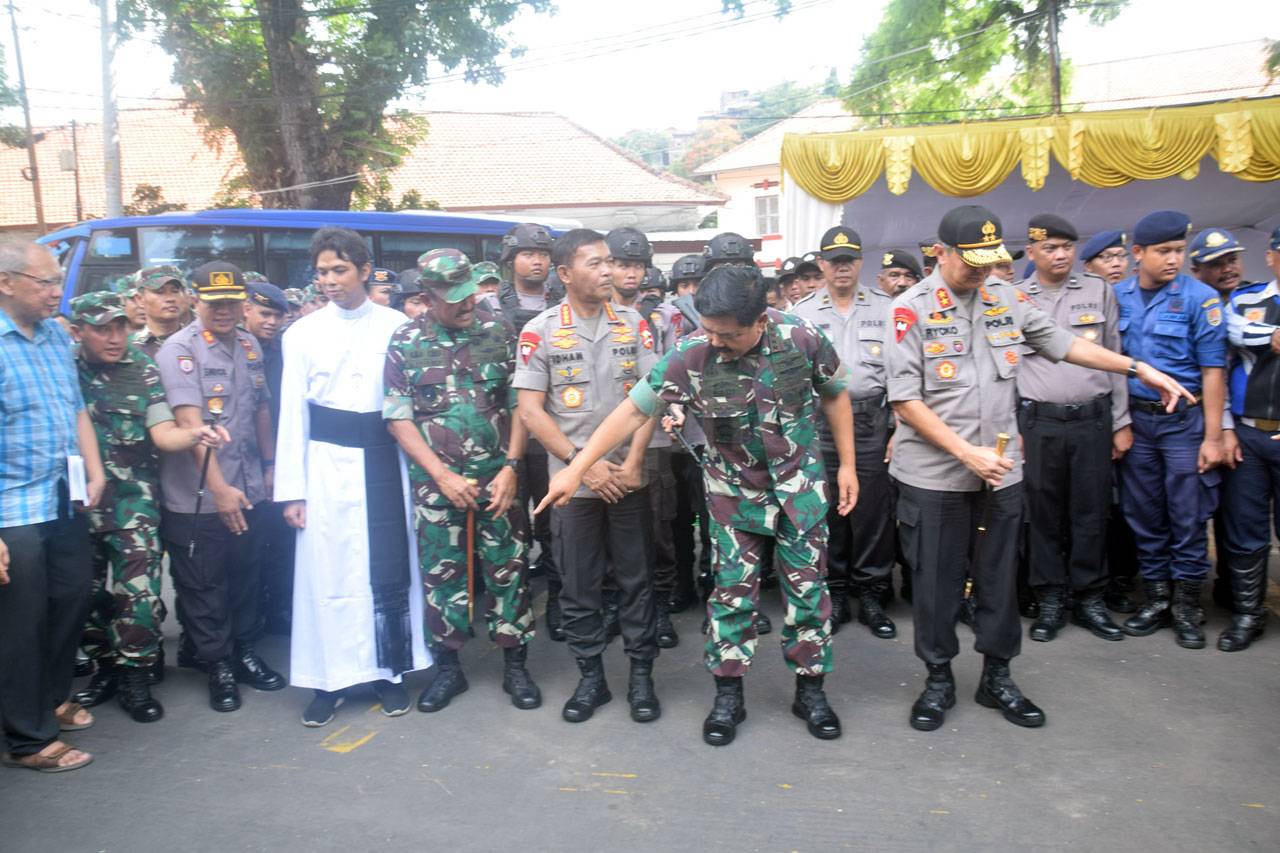 Panglima TNI dan Kapolri...