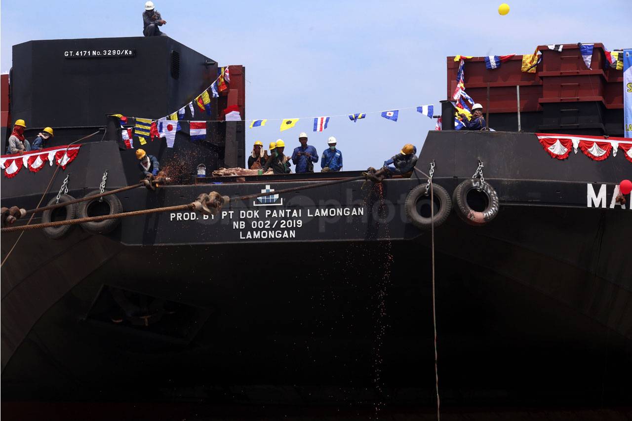 Peluncuran Kapal Tongkang...