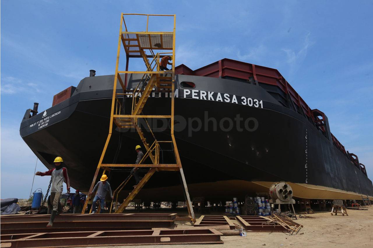 Peluncuran Kapal Tongkang...