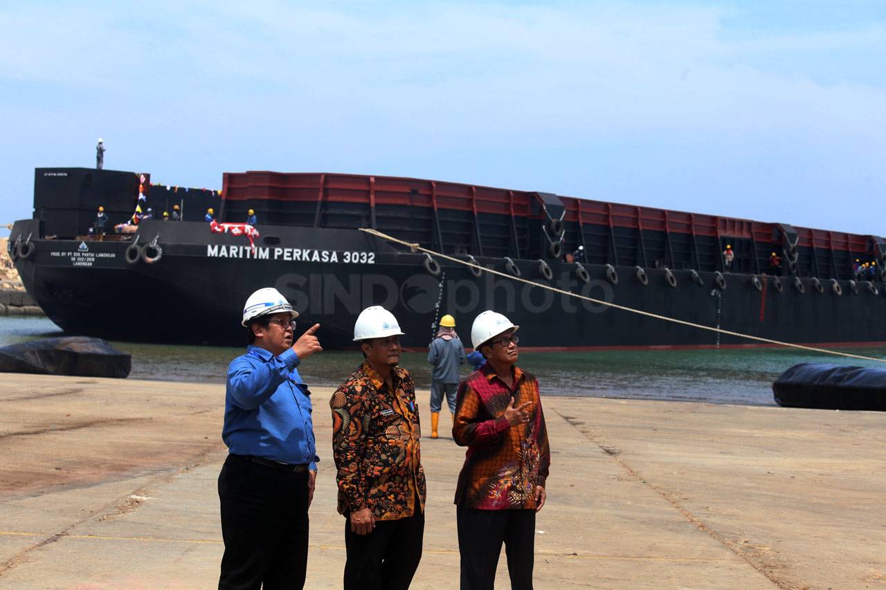 Peluncuran Kapal Tongkang...