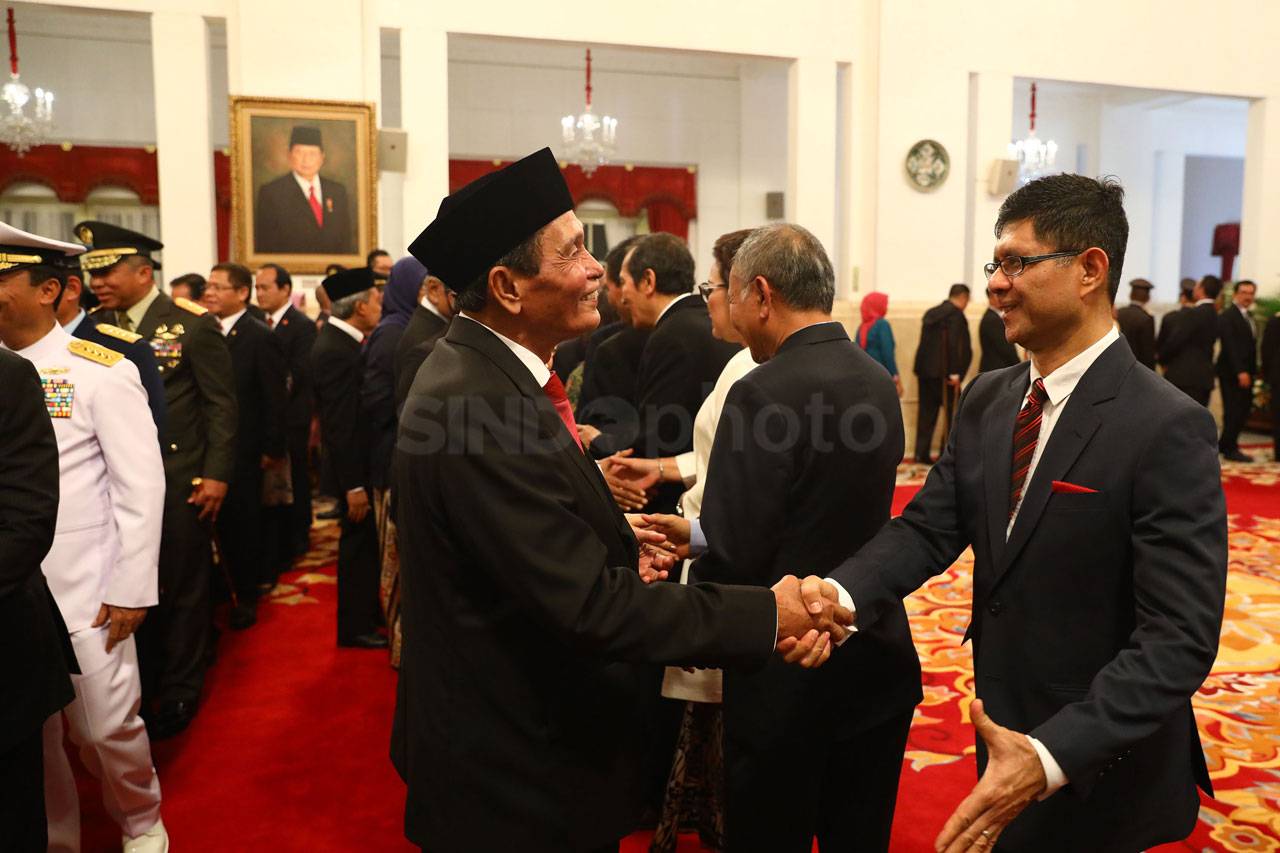 Presiden Jokowi Lantik...