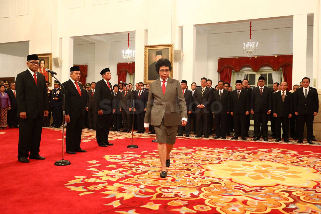 Presiden Jokowi Lantik...