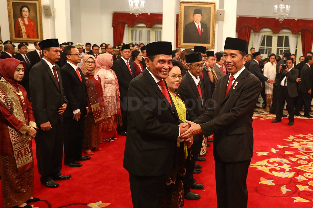 Presiden Jokowi Lantik...