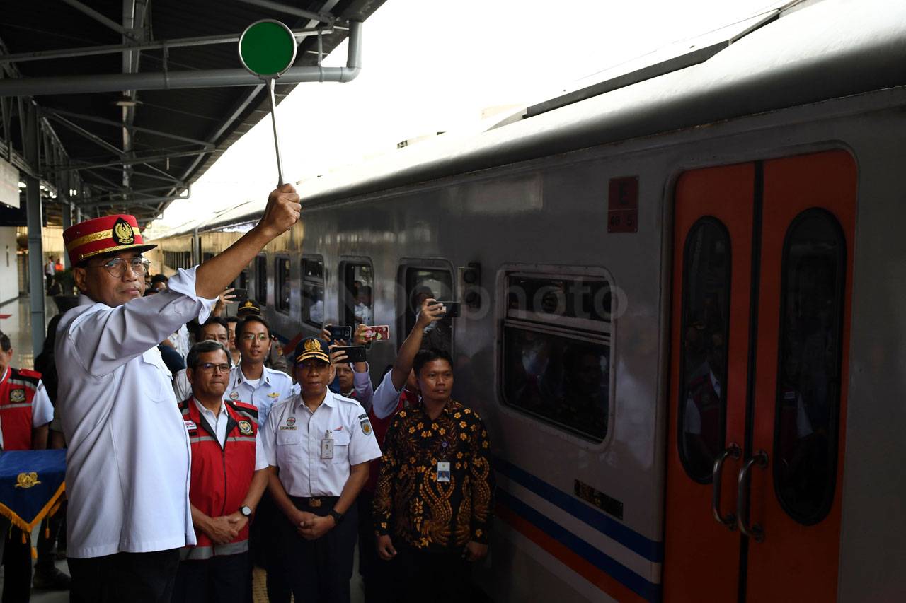 Menhub Tinjau Layanan...