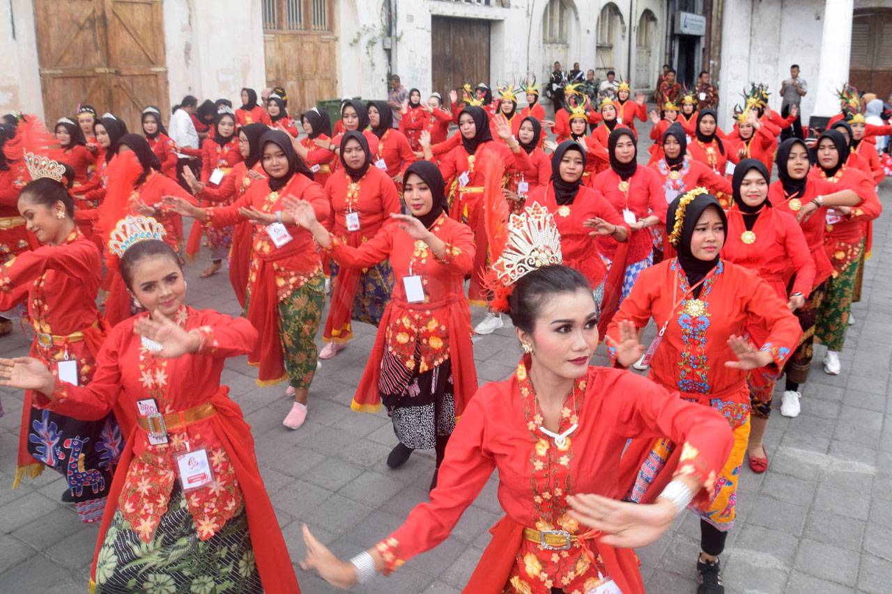 Istri Wapres Hadiri...