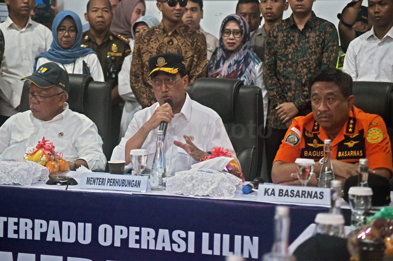 Menhub Tinjau Angkutan...