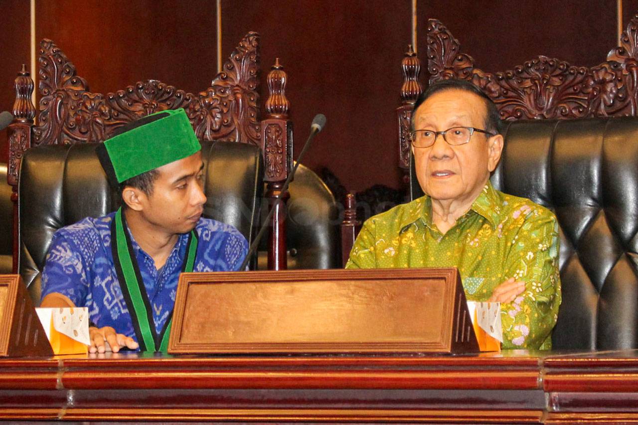 Akbar Tanjung Hadiri...