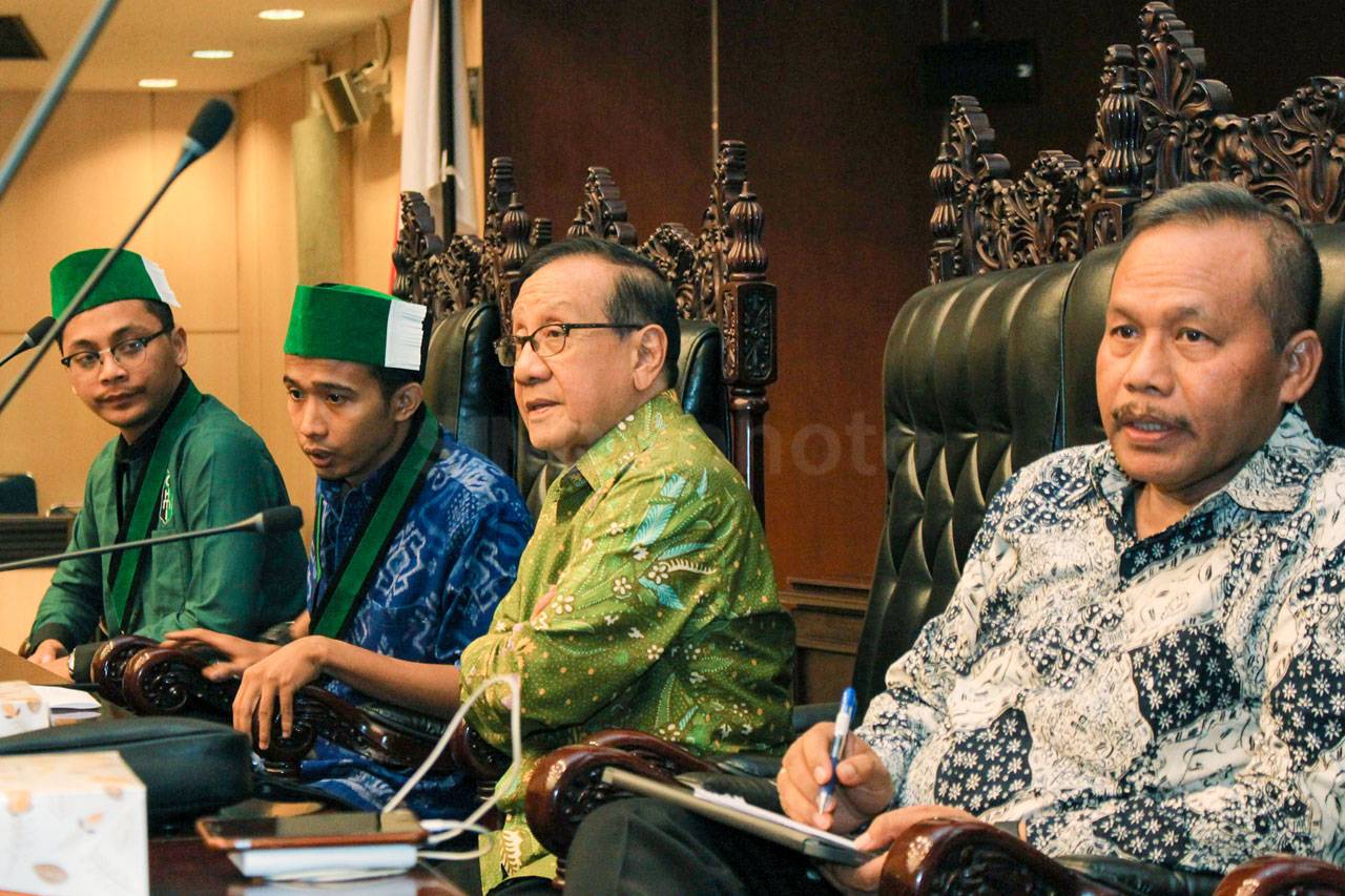 Akbar Tanjung Hadiri...