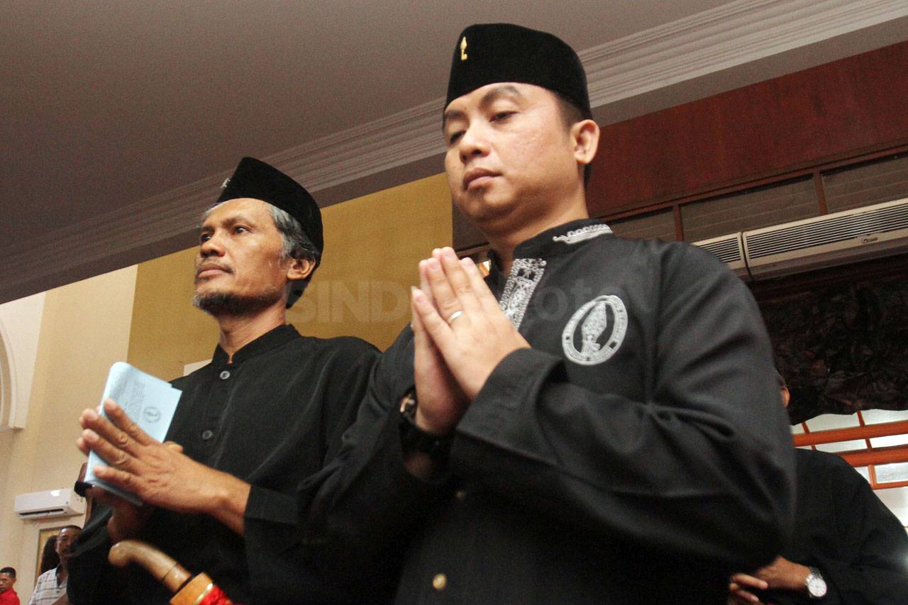 Kenakan Pakaian Betawi,...