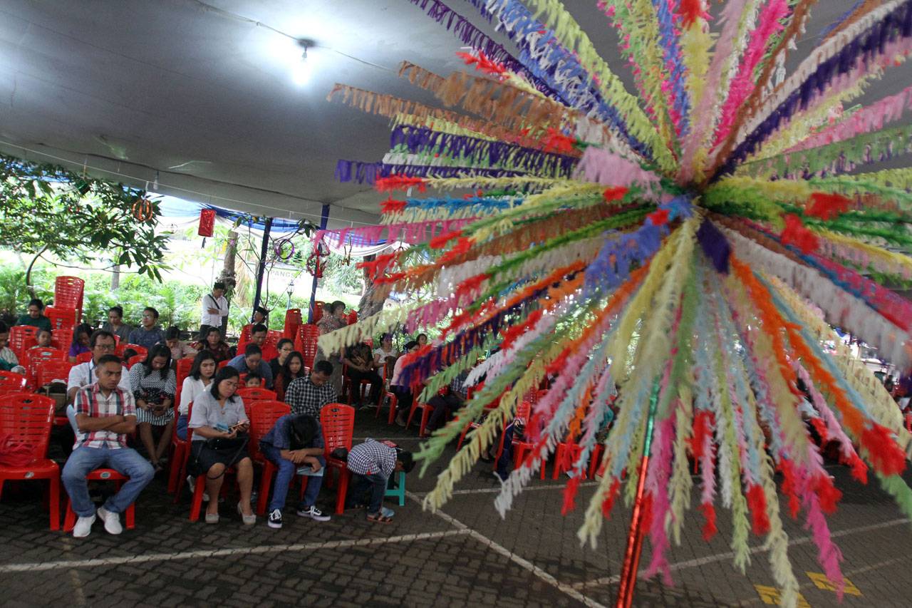 Kenakan Pakaian Betawi,...