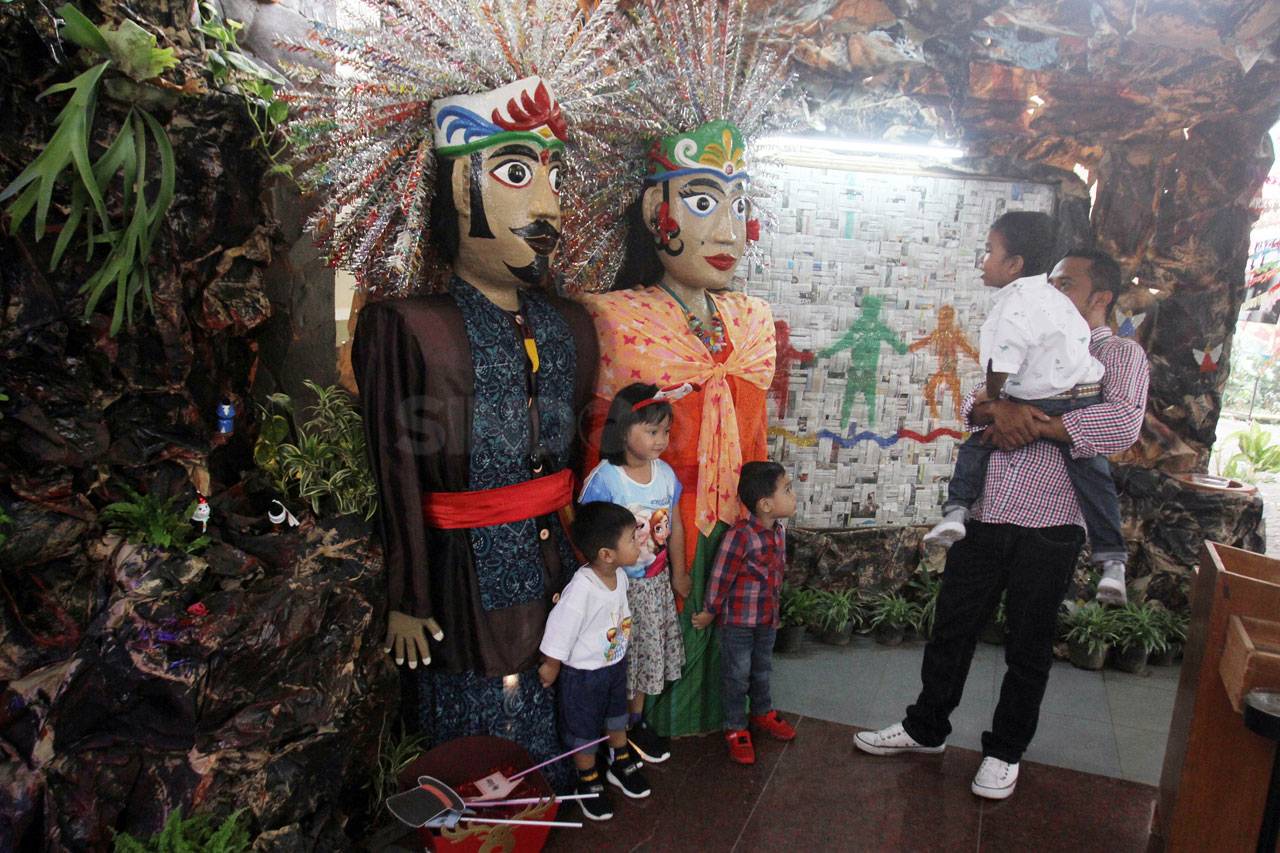 Kenakan Pakaian Betawi,...