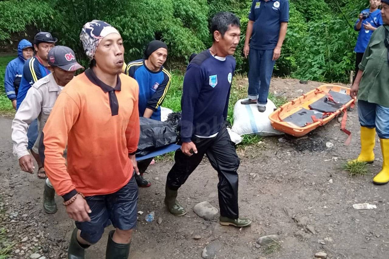 Tim Gabungan Evakuasi...