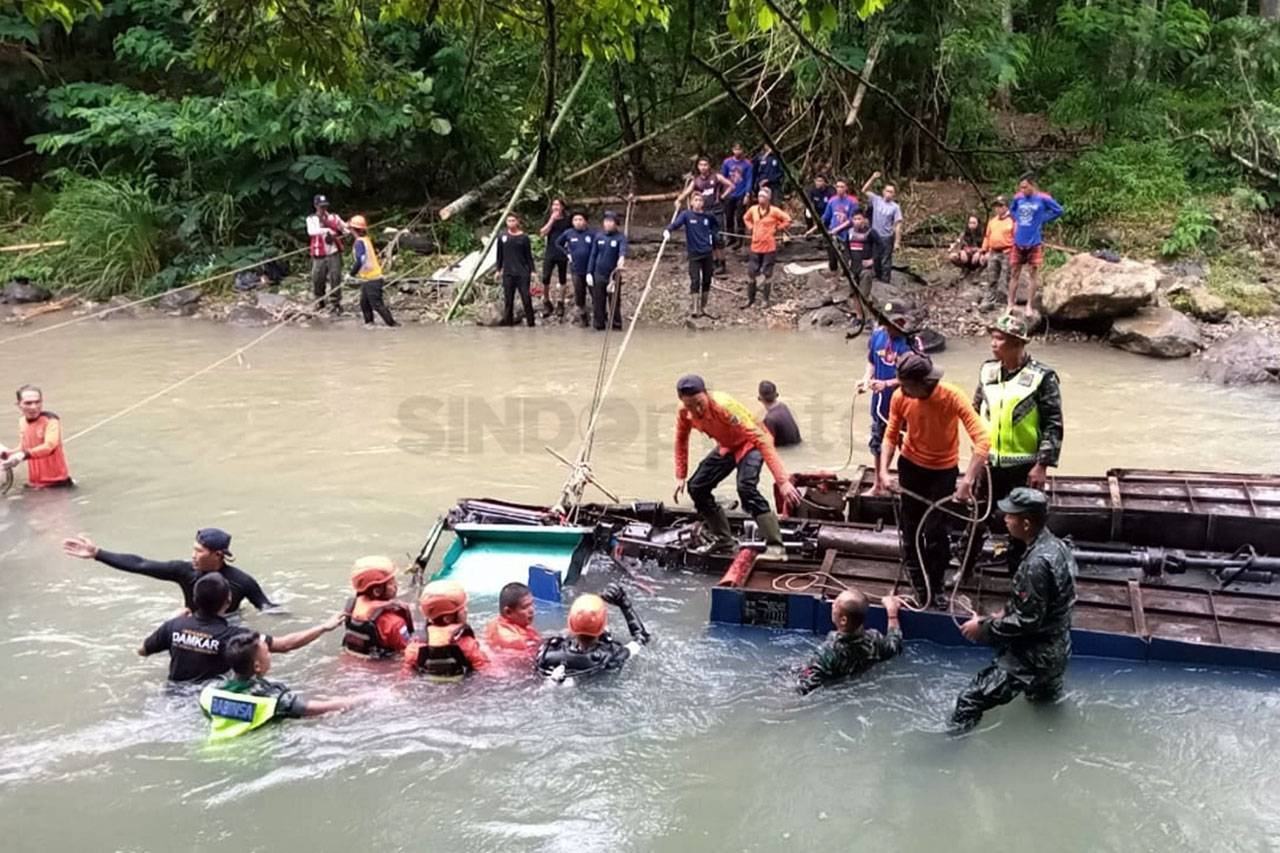Tim Gabungan Evakuasi...