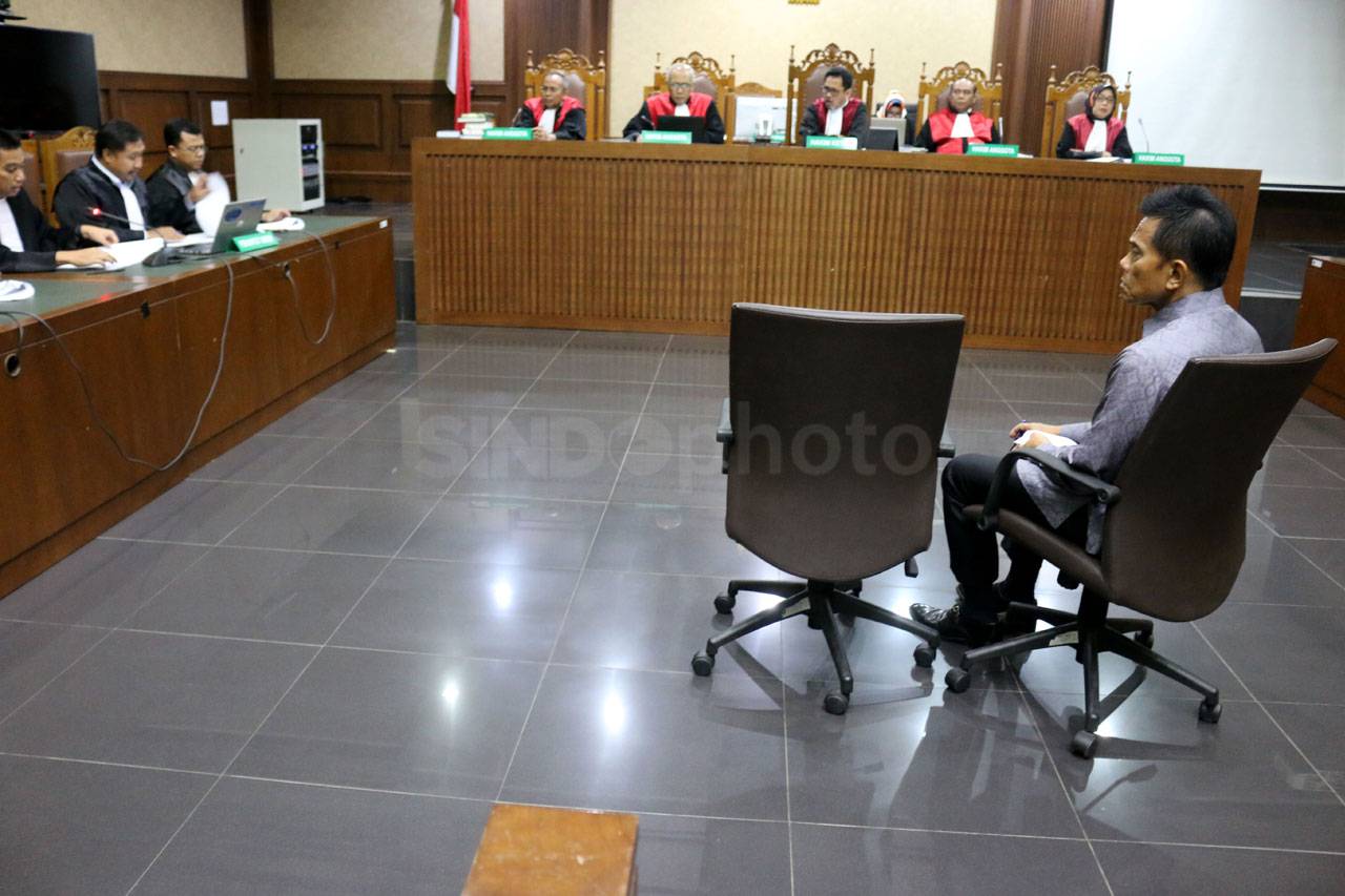 Suap Emirsyah Satar,...