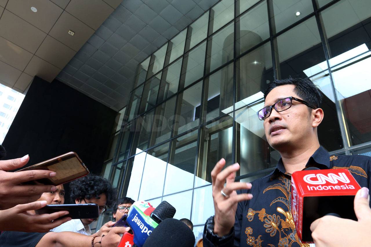 Pamit Kepada Wartawan,...