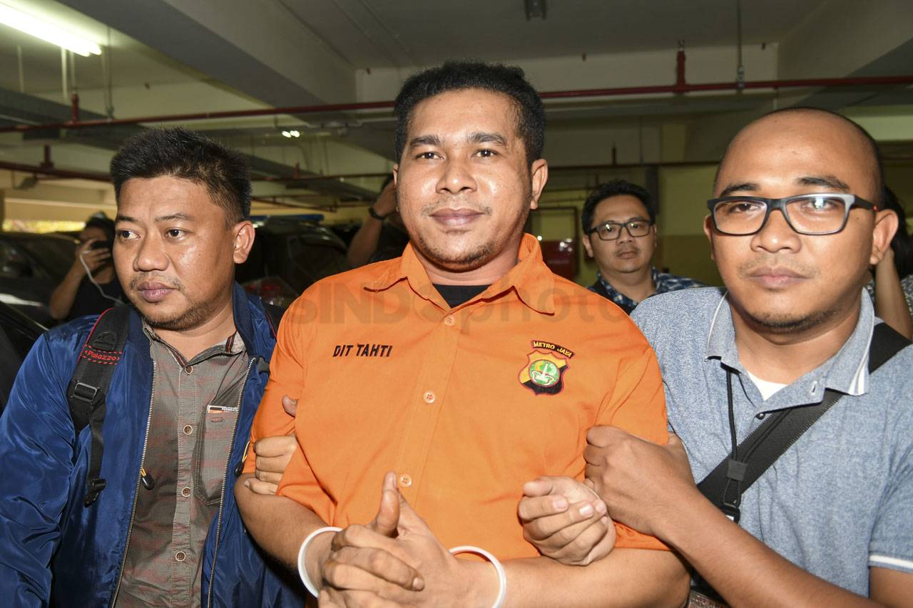 Penyiram Air Keras Terhadap...