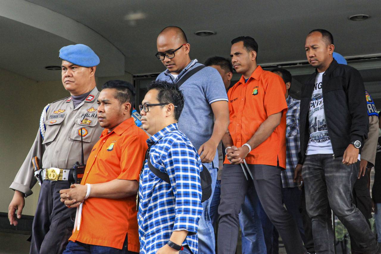 Penyiram Air Keras Terhadap...