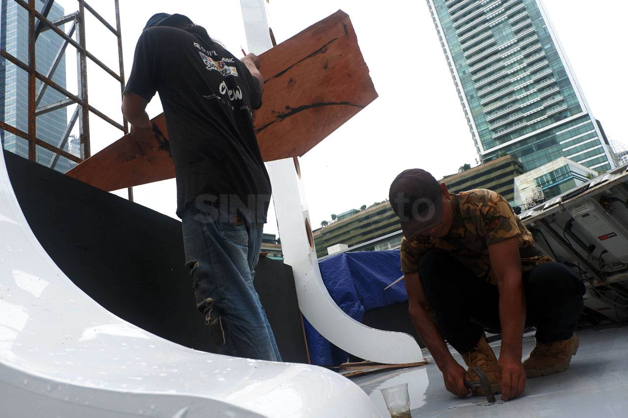 Persiapan Panggung Hiburan...