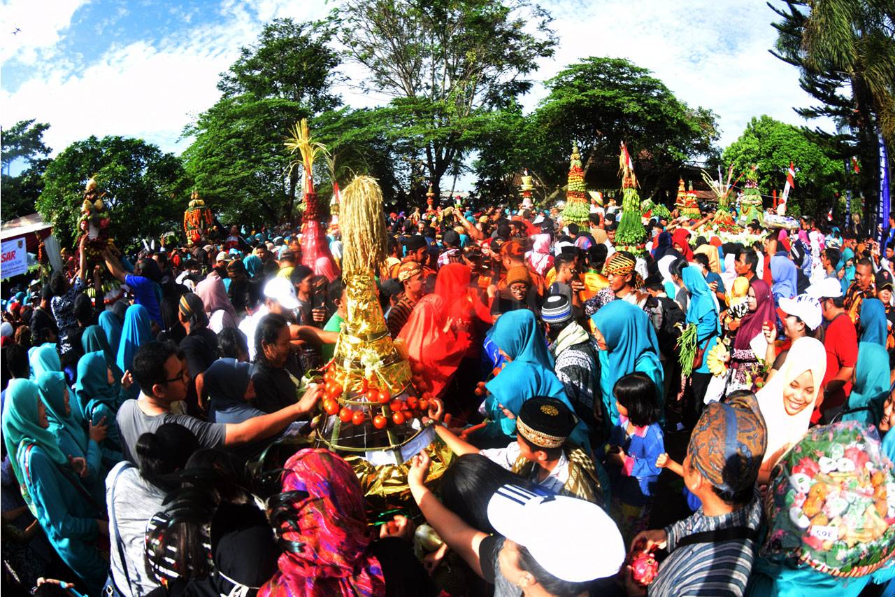 Kemeriahan Festival...