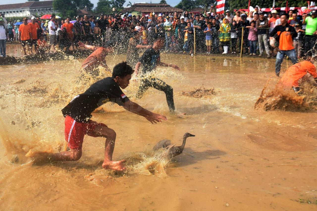 Kemeriahan Festival...